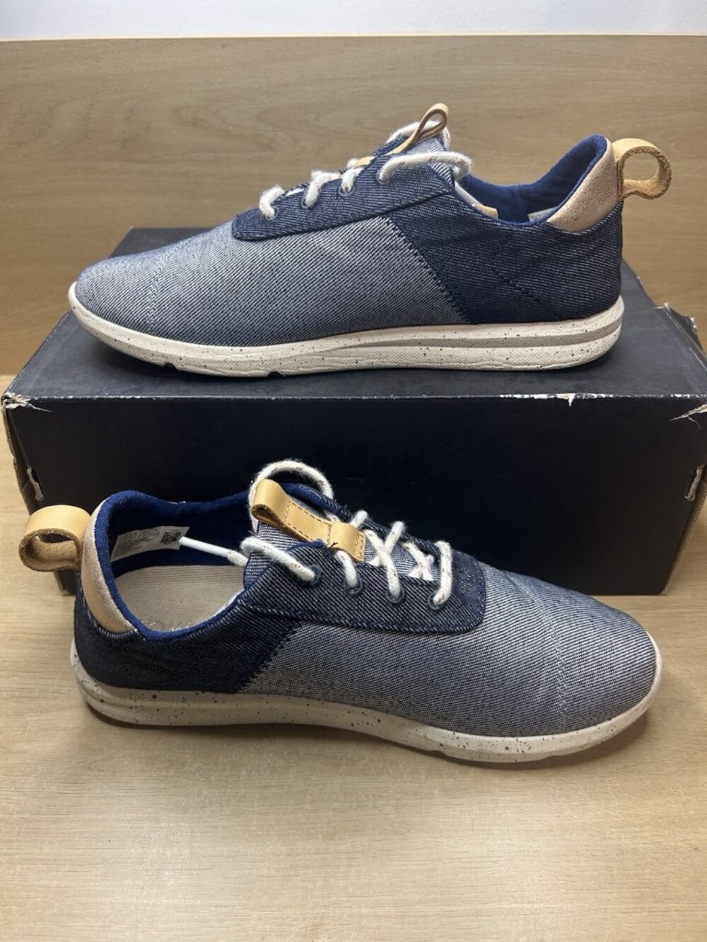 Toms Womens Navy Denim Two Toned Cabrillo Sneakers, Size 7.5